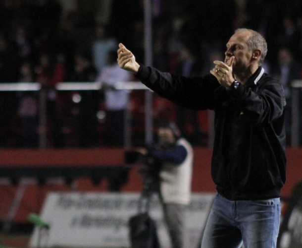 Silvio lamenta empate com o Bahia