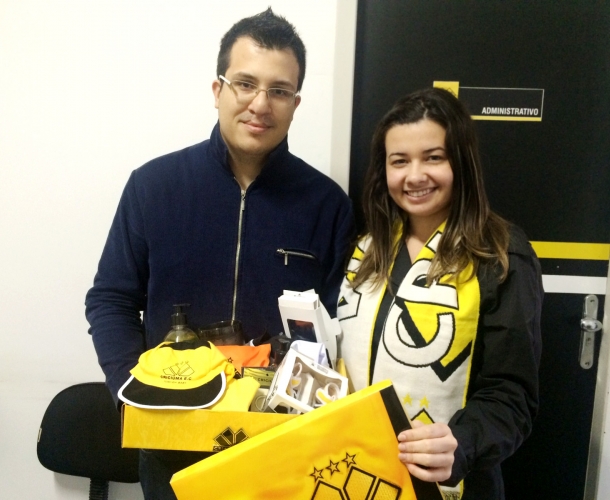 Sócio recebe kit oficial