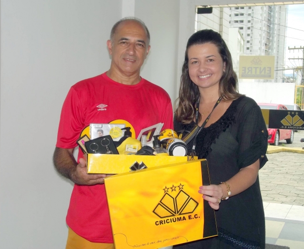  Sócio recebe kit oficial