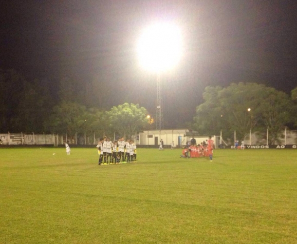 Sub-12 se classifica e pega o Grêmio na semifinal