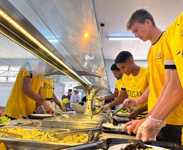 Sub-17 faz o primeiro almoço semanal na Eliane