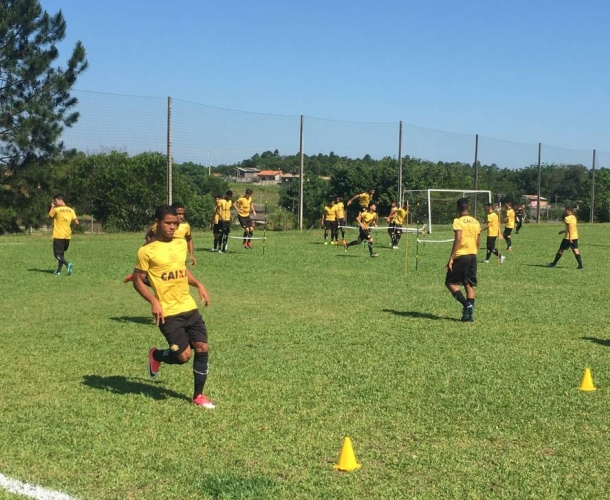 Sub-17 inicia batalha na semifinal