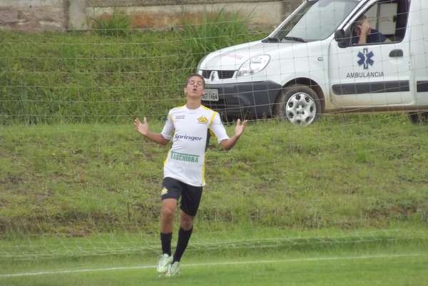 Sub-14 do Criciúma goleia em jogo treino