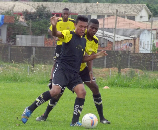 Sub-16 realiza jogo treino com o Avaí