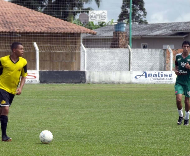Sub-17 do Tigre goleia em jogo treino