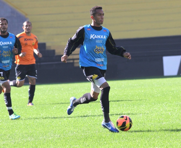 Sueliton foca na vitória tricolor