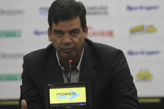 Técnico e auxiliar iniciam os trabalhos nesta quarta