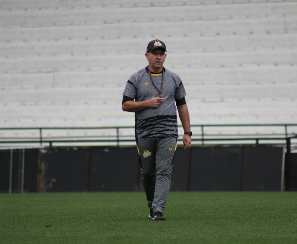 Tencati comanda treino tático no Majestoso