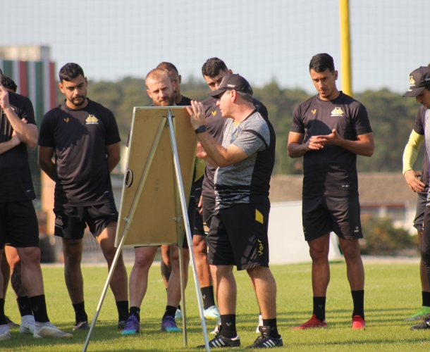 Tencati faz treino tático no CT