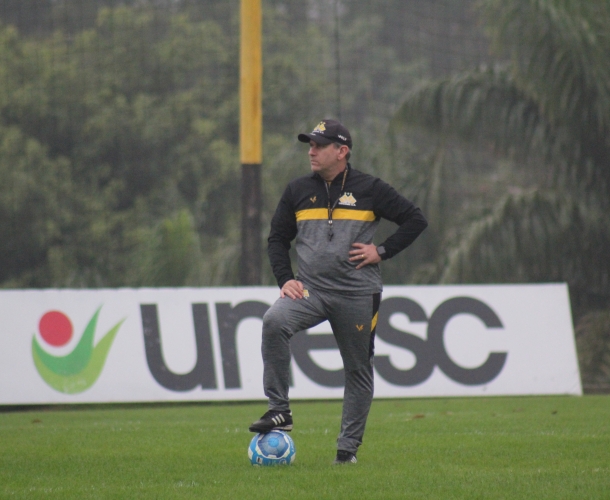 Tencati faz treino tático visando o Mirassol