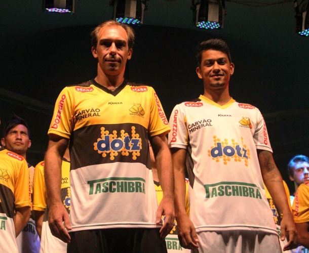 Tigre apresenta novos uniformes