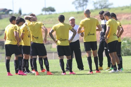Tigre duela com a Chapecoense