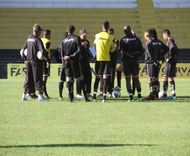 Tigre duela contra o Santos