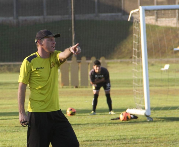 Tigre encara o Vitória