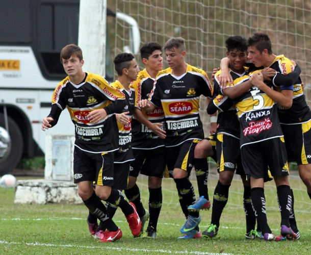 Criciúma enfrenta a Chapecoense