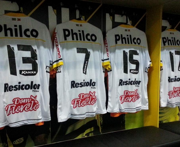 Tigre escalado para a partida