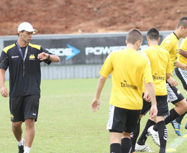 Tigre faz duelo com o Joinville