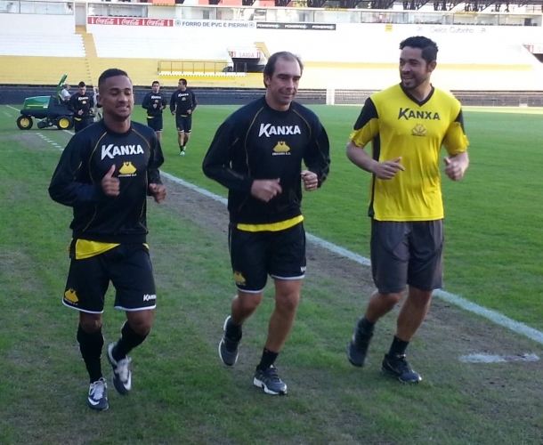Tigre faz treino com dois grupos