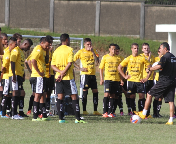 Tigre faz treino técnico e de chutes a gol