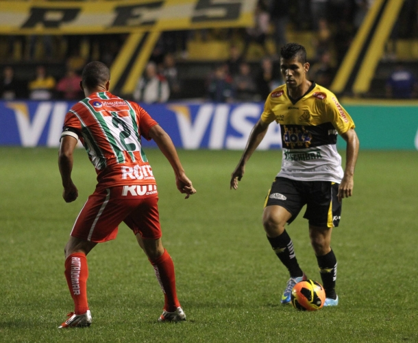 Tigre fica no empate