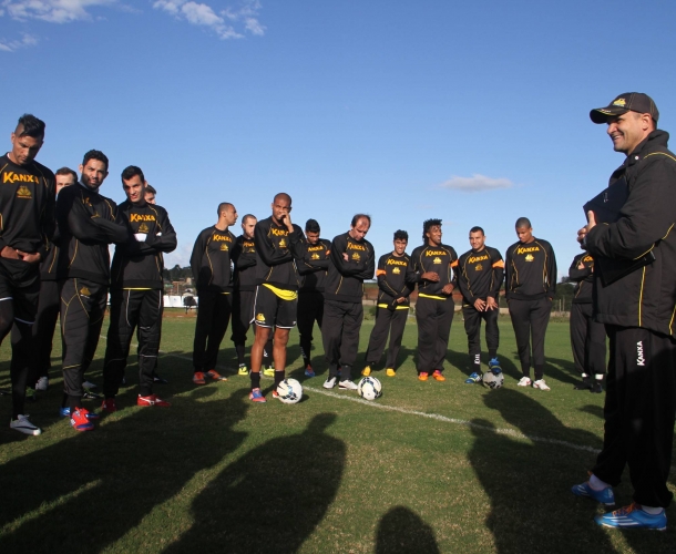 Tigre inicia trabalho com bola