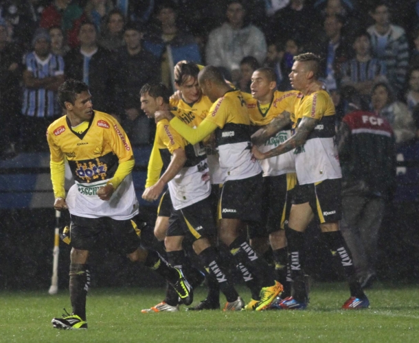 Tigre joga bem e bate o Grêmio