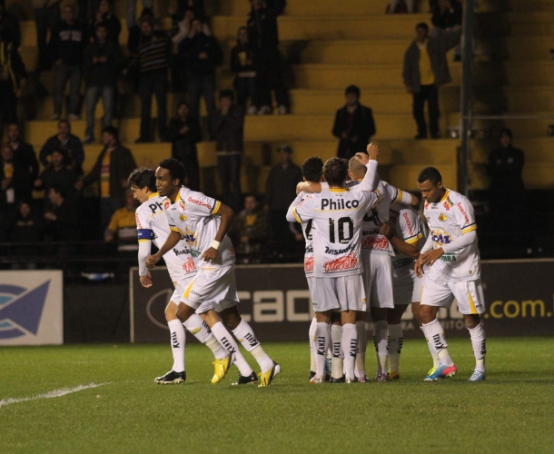 Tigre joga bem e goleia