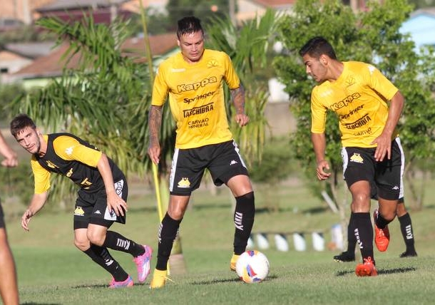 Tigre realiza intenso treino técnico