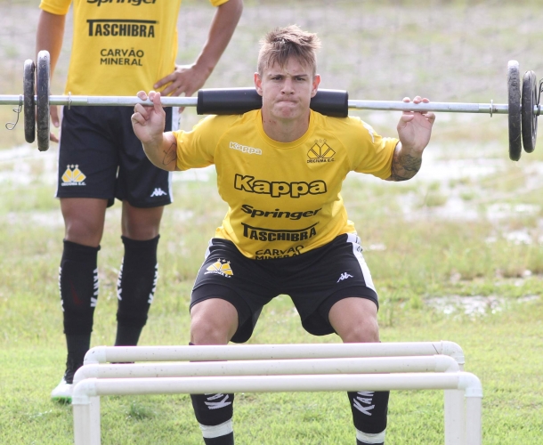 Tigre realiza trabalhos específicos no CT