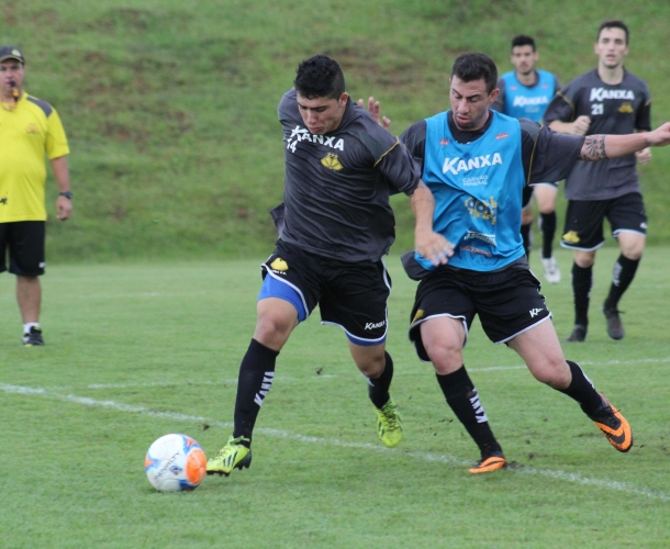 Tigre realiza treino tático no CT