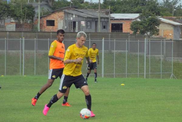 Tigre realiza treino técnico com bola