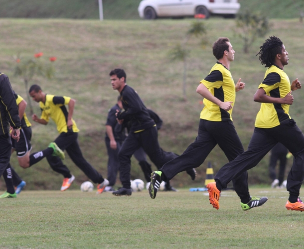 Tigre reforça parte física em treino CT