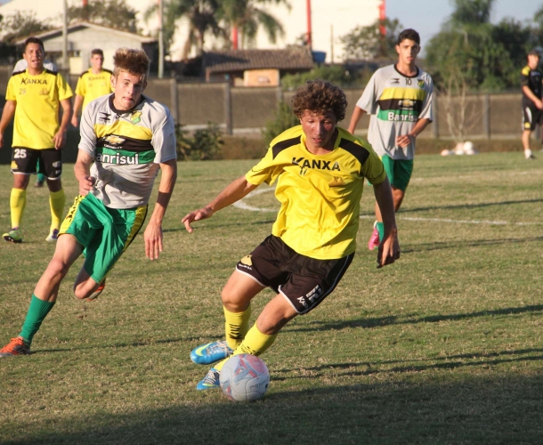 Tigre testa jovens em jogo treino
