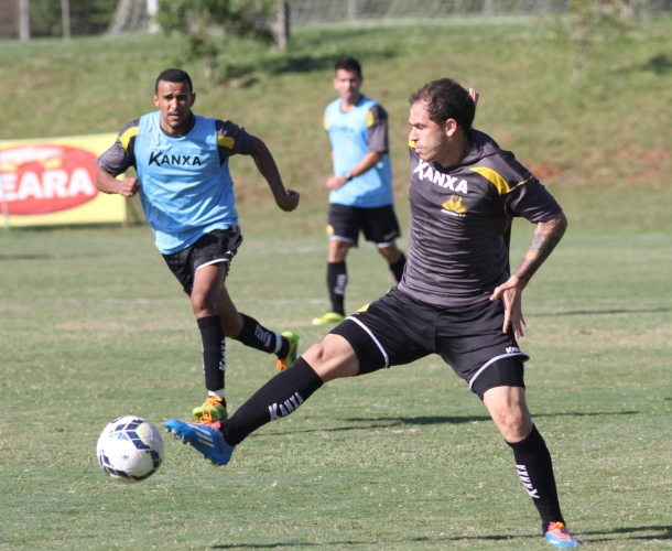 Tigre treina antes de duelo de domingo