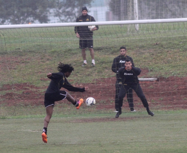 Tigre treina forte jogadas ofensivas
