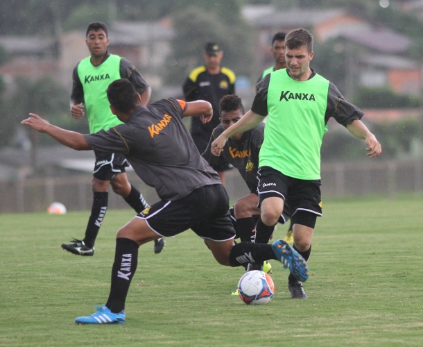 Tigre treina forte na parte técnica
