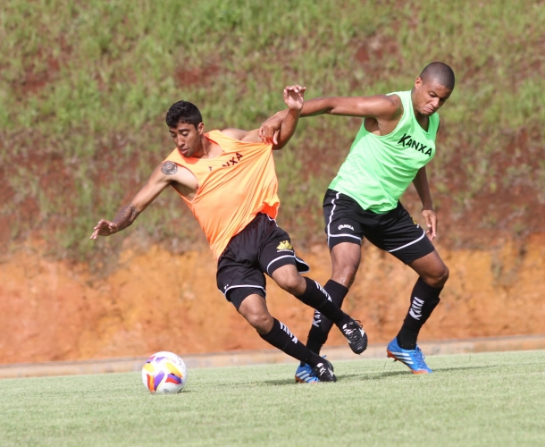 Tigre treina parte técnica e potência física