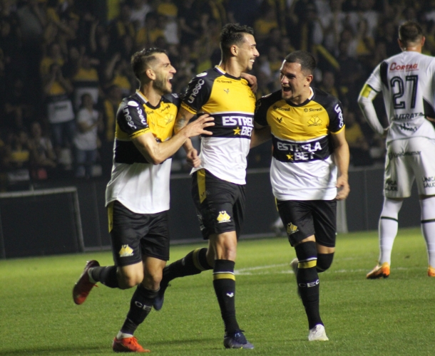 Tigre vence a Ponte Preta no HH e volta ao G4