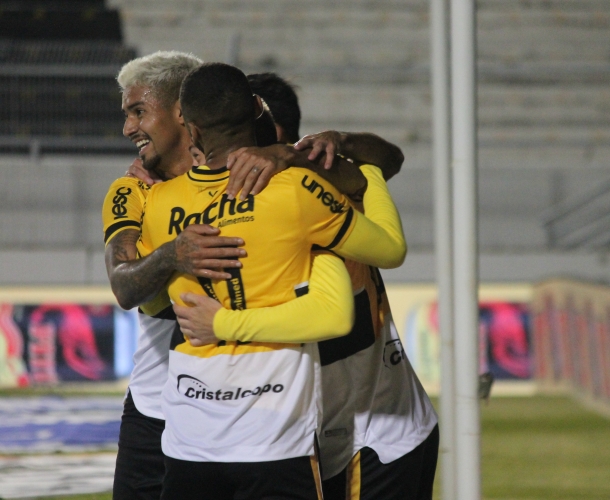 Tigre vence a Ponte Preta no Moisés Lucarelli