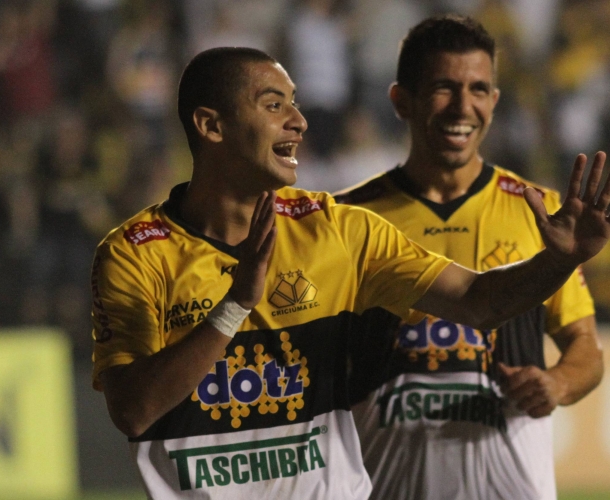 Tigre vence e sai da zona de rebaixamento