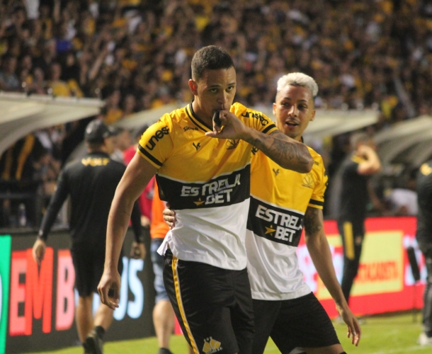 Tigre vence o Brusque na ida da decisão