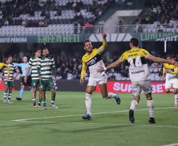 Tigre vence o Coritiba no Couto Pereira e é o novo líder