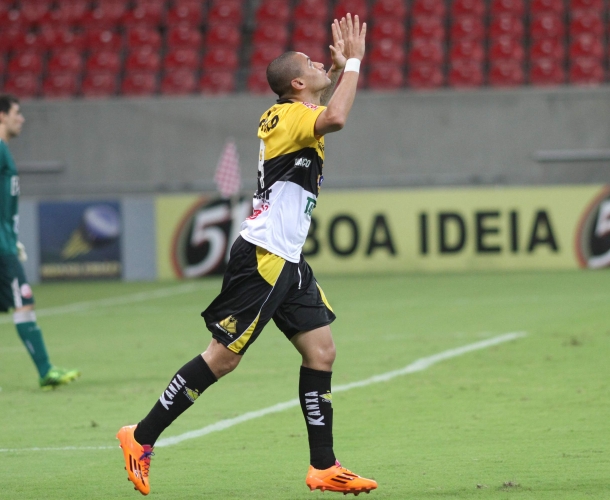 Tigre vence o Náutico fora de casa