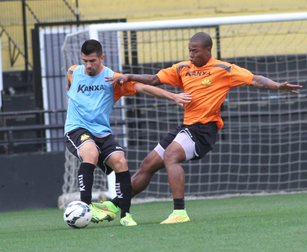 Toninho Cecílio comanda treino de posicionamento