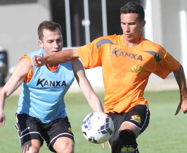 Toninho comanda trabalho tático no Tigre