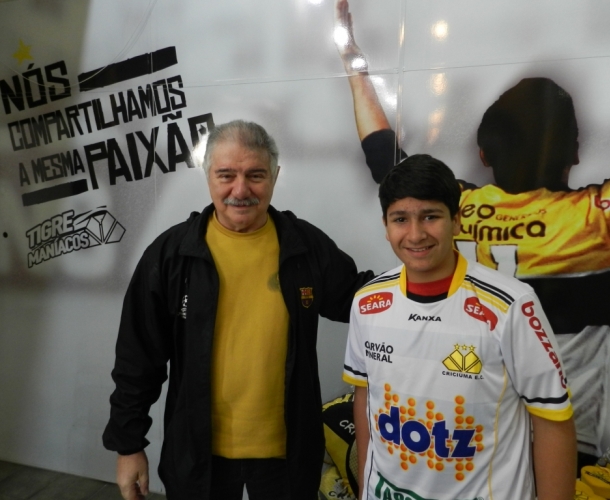 Torcedor é contemplado com camisa oficial