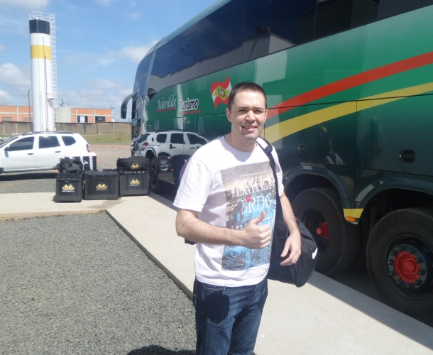 Torcedor embarca com delegação carvoeira