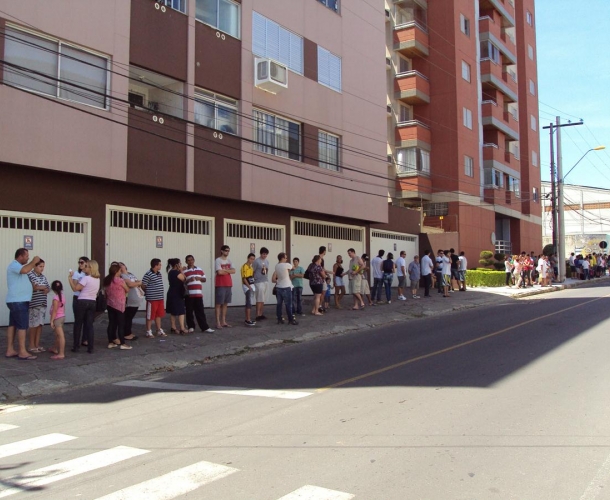 Torcedores fazem fila para aproveitar promoção