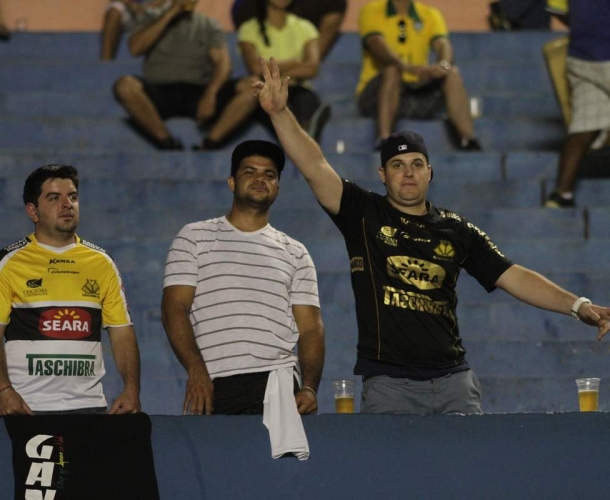 Torcida do Tigre no Serra Dourada