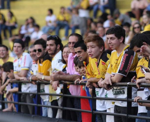 Torcida revê o Tigre em jogo treino